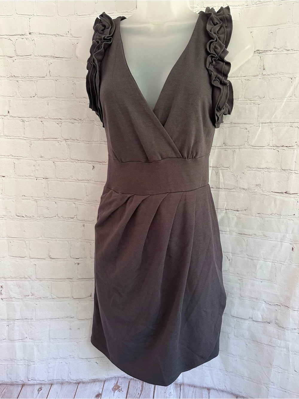 Vfish Sleeveless Ruffle Shoulder Wrap Dress in Charcoal Gray size S